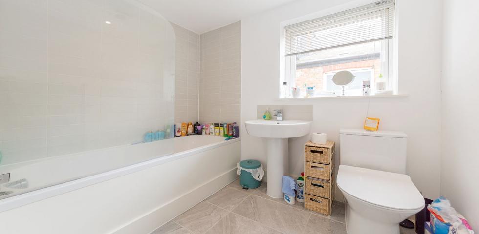 			RECENTLY REFURBISHED  , 3 Bedroom, 1 bath, 1 reception Flat			 Charteris Road, QUEENS PARK